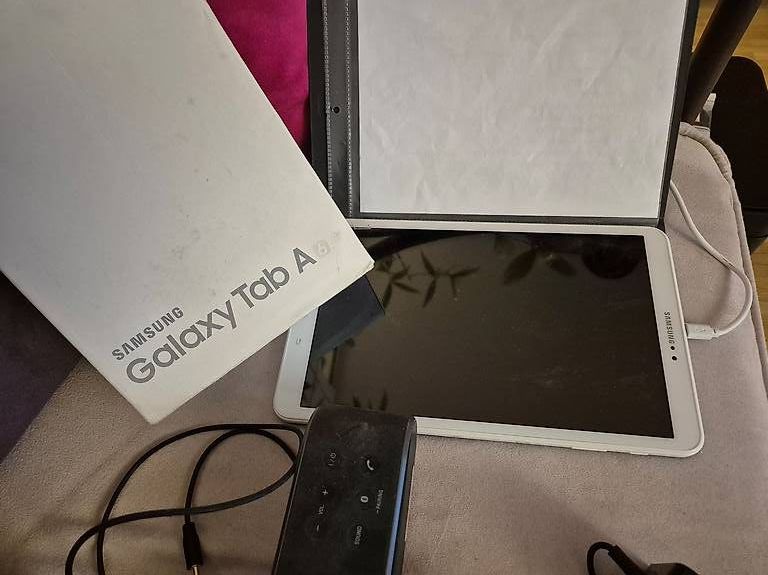 Tablet PC: praktisches Heimelektronik Set – Usato da Hausen AG venduto da Goldfinken 2