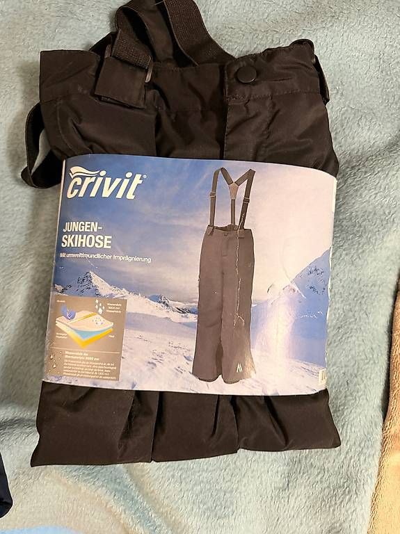 Pantaloni: Salopette de ski taille 134/140 neuve – Usato da Chessel venduto da Alyssia83