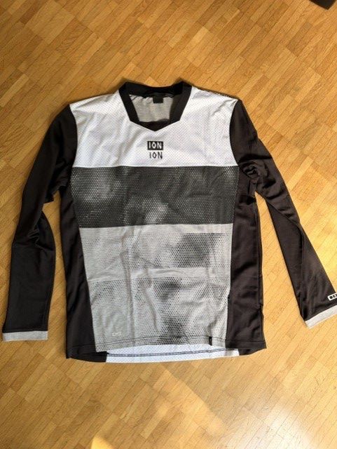 Specialized T-shirt: 3 Specialized Shirts Neu - XXL – Nuovo (secondo la descrizione) da Dübendorf venduto da kerstinbrisbane 6