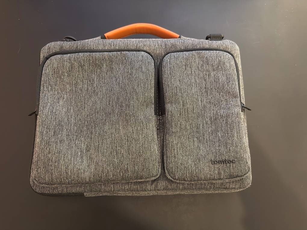 Taschen: Tomtoc Laptoptasche 14" gepolstert – Gebraucht aus Weiach von Stevo_Levo