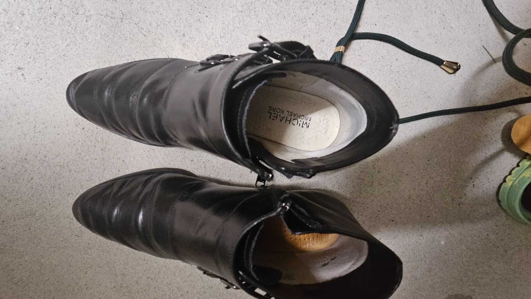 Michael Kors Scarpe da donna: Michael Kors Stiefeletten Gr. 39 schwarz Leder – Usato da Dietlikon venduto da beapaoli 1