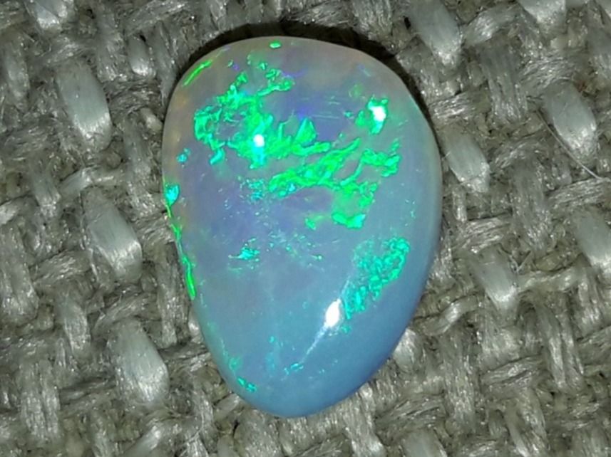Pietre preziose: Australischer Flashfire Kristall Opal 0.9ct – Nuovo e nell'imballaggio originale da Uerkheim venduto da Winwinner
