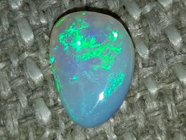Australischer Flashfire Kristall Opal 0.9ct