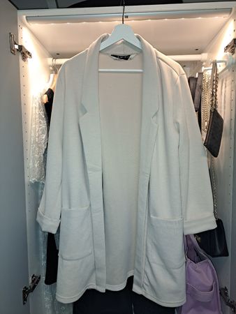 Schicker Blazer in Hellbeige Grösse 42