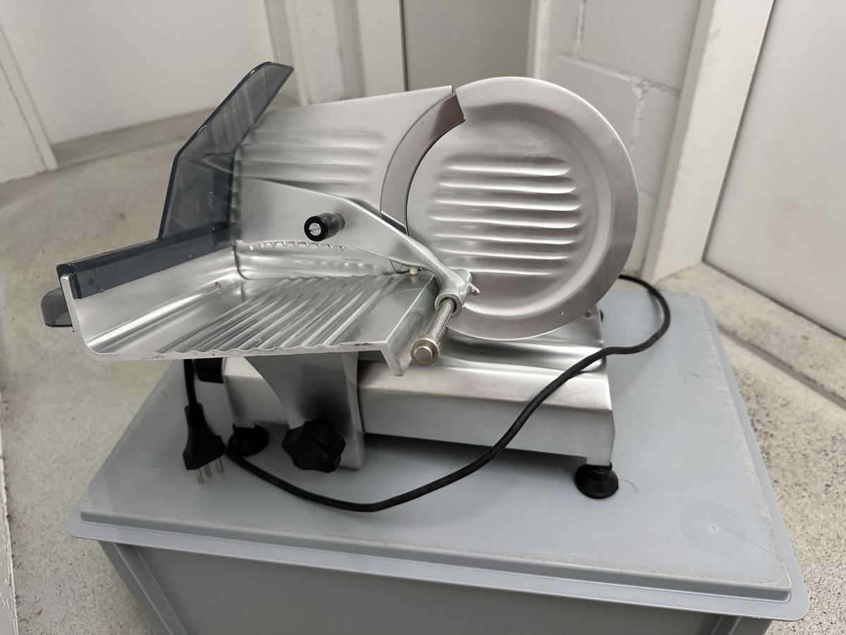 Elettrodomestici da cucina: Aufschnittmaschine Gastro – Usato da Ebikon venduto da Gaenggeliwaar