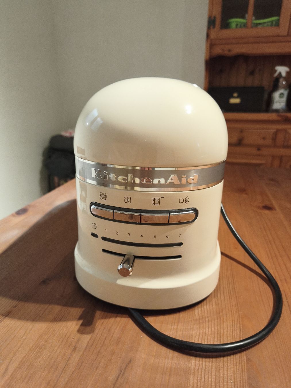 Kitchenaid Elettrodomestici da cucina: KitchenAid Artisan Toaster beige – Usato da Mattwil venduto da FamilieG.