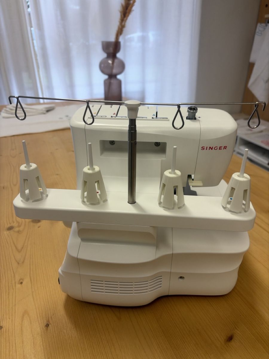 Singer Macchine da cucire: Overlock Singer S14-78 – Usato da Basel venduto da Wotan 2