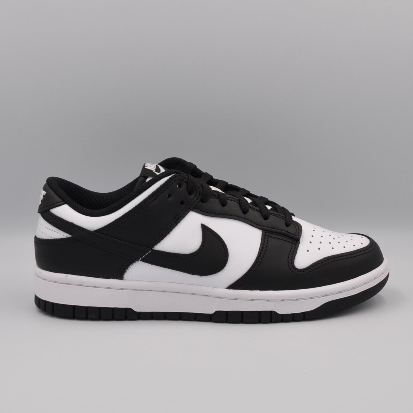 Nike Scarpe da donna: Nike Dunk Low Panda W  38.5 – Nuovo e nell'imballaggio originale da Bern venduto da SneakerheavenLT