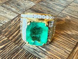 Königlicher Smaragd Damenring und Diamanten, 750er Gold