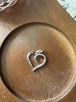 Pendentif or blanc 750 avec diamants