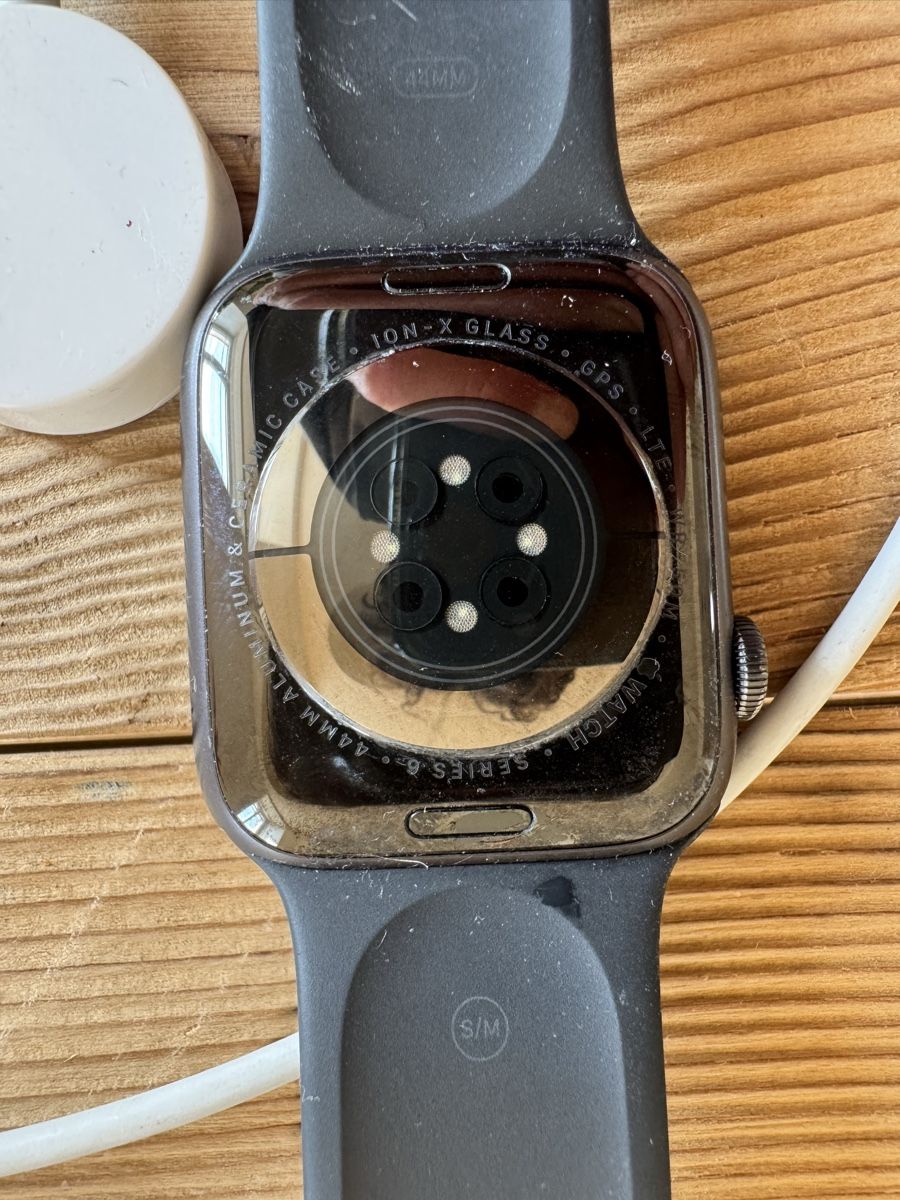 Apple Smartwatch: Apple watch series 6 – Usato da Bern venduto da A.W.S.R 1