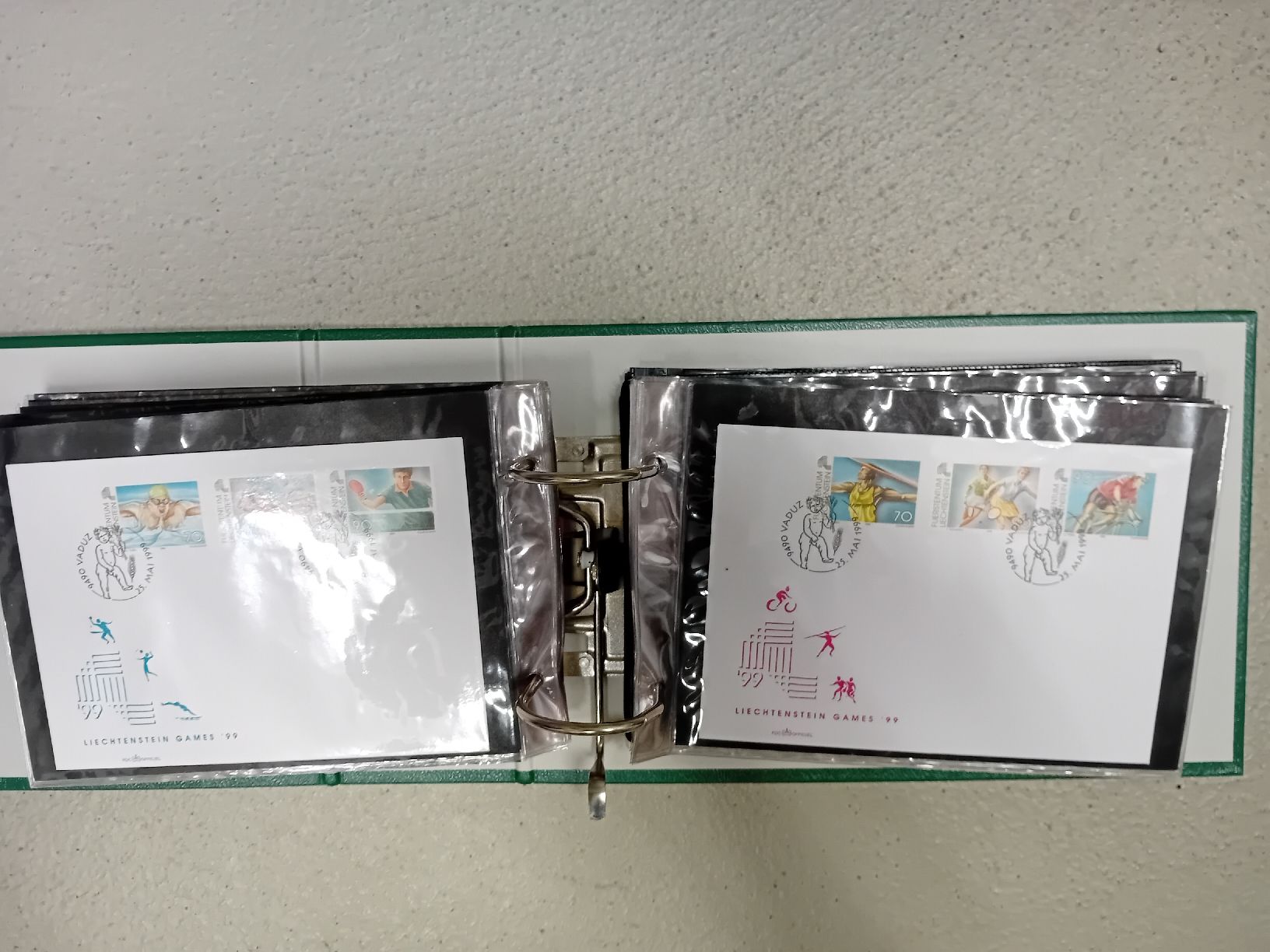Album: Briefmarkenalbum mit verschiedenen Marken  – Nuovo (secondo la descrizione) da Lengnau AG venduto da pie_prp9 6