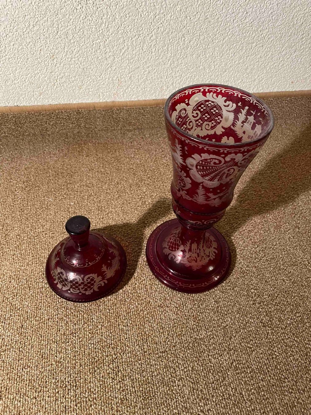 Vasi & Recipienti: Original Böhmisches Glas - Deckelvasen, rot – Usato da Aarau venduto da pokern 2