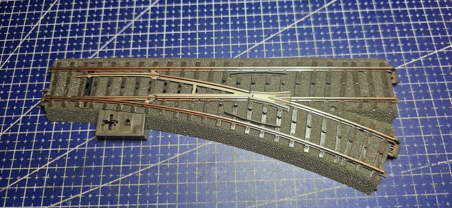 Märklin Modellini di ferrovie: Märklin rechtsweiche C-Gleis – Usato da Hochfelden venduto da Danizh0