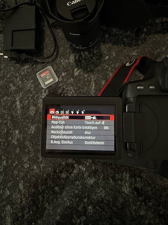 Fotocamera: Canon EOS 750D mit 2 Objektiven, 2 Akkus – Usato da Chur venduto da gbo_57bt 4