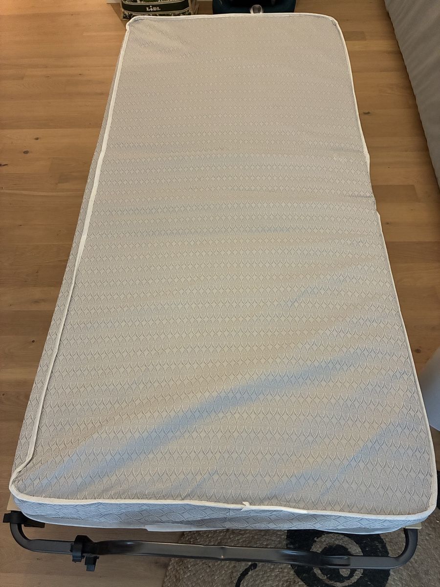 Betten: Gästebett - wie neu  – Gebraucht aus Saland von Francyherrera