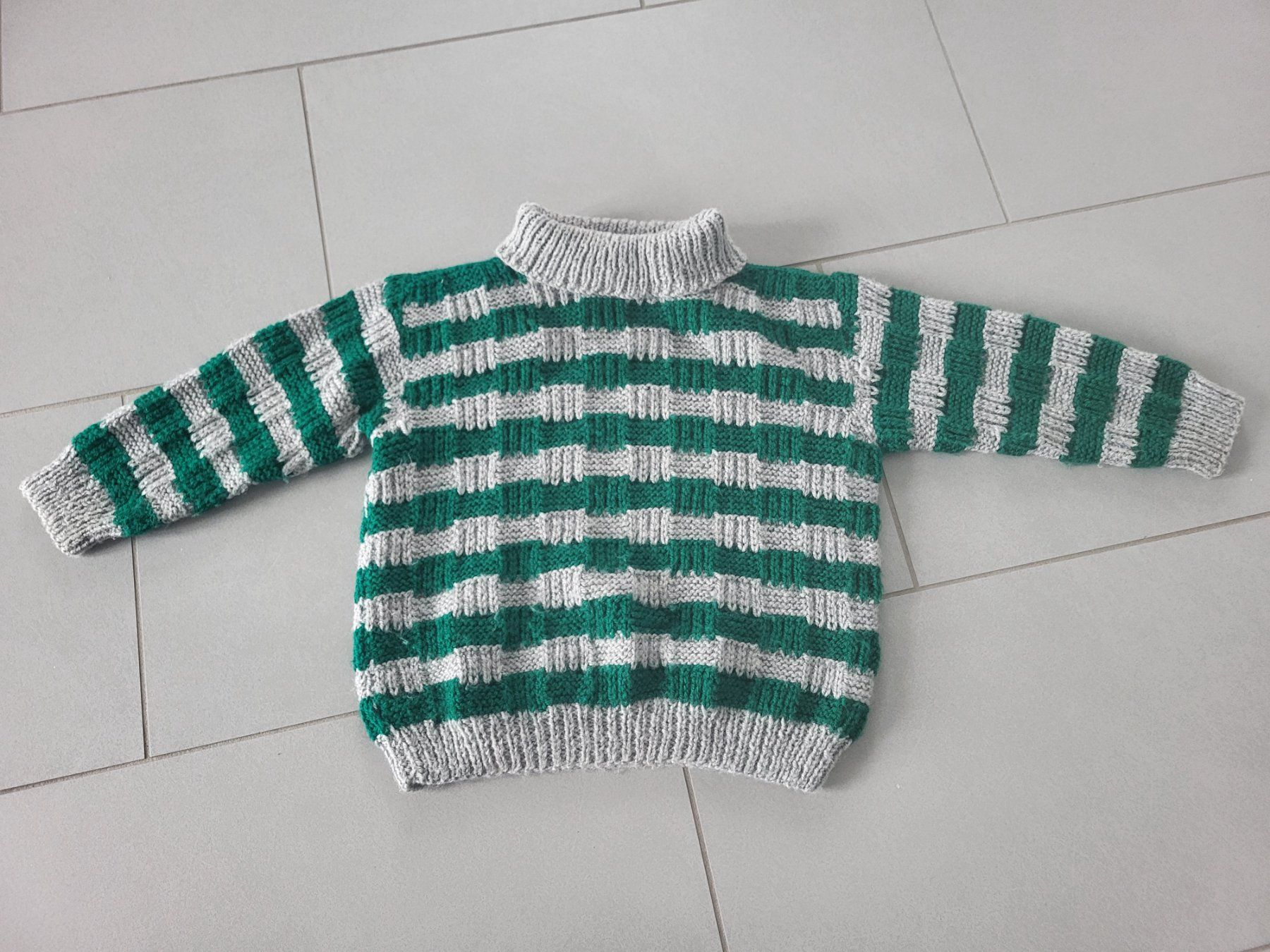 Maglioni & Felpe: Pullover Wolle selbstgestrickt gr. 104 110 116 – Usato da Boswil venduto da i12i