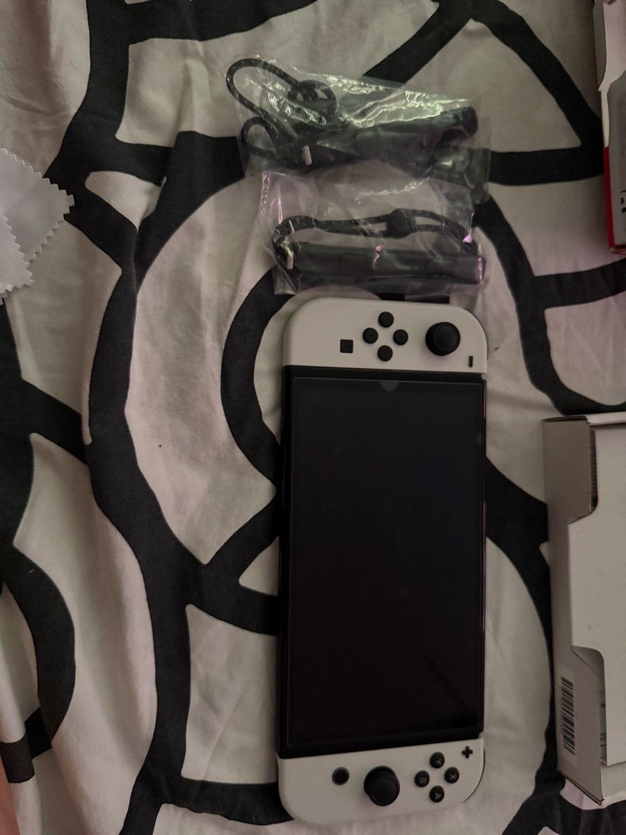 Nintendo Console: Nintendo Switch OLED Modèle blanc NEUF – Usato da Bioley-Orjulaz venduto da ele_yh96 4