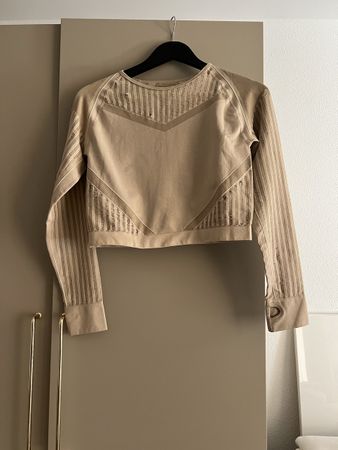 Sport Crop-Top Langarm Beige/Nude – Gr. XS/S – sehr guter Zu