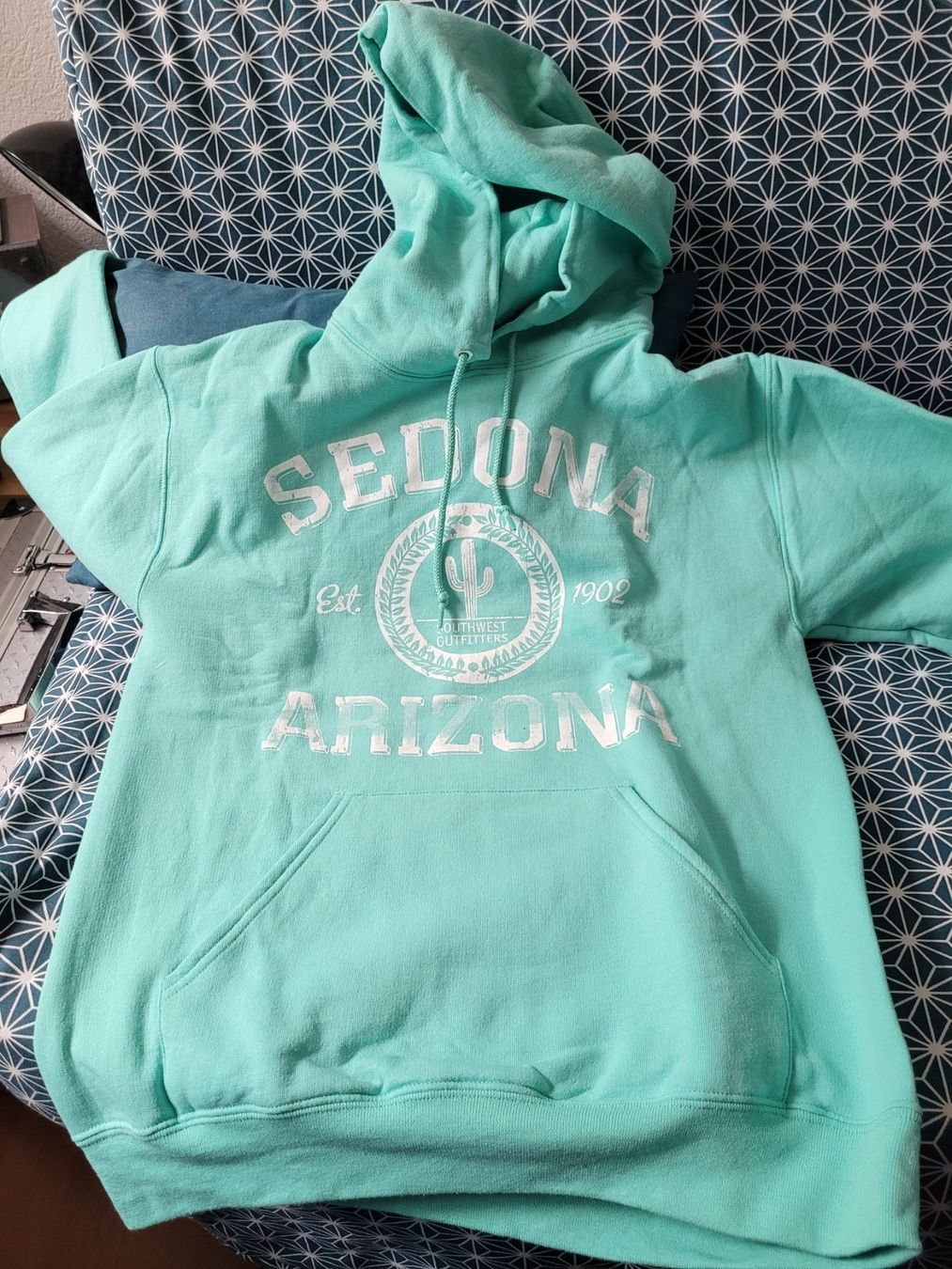Pullover & Sweatshirts: 3 hoodie taille S-M – Gebraucht aus Veytaux von Muchmuche 4