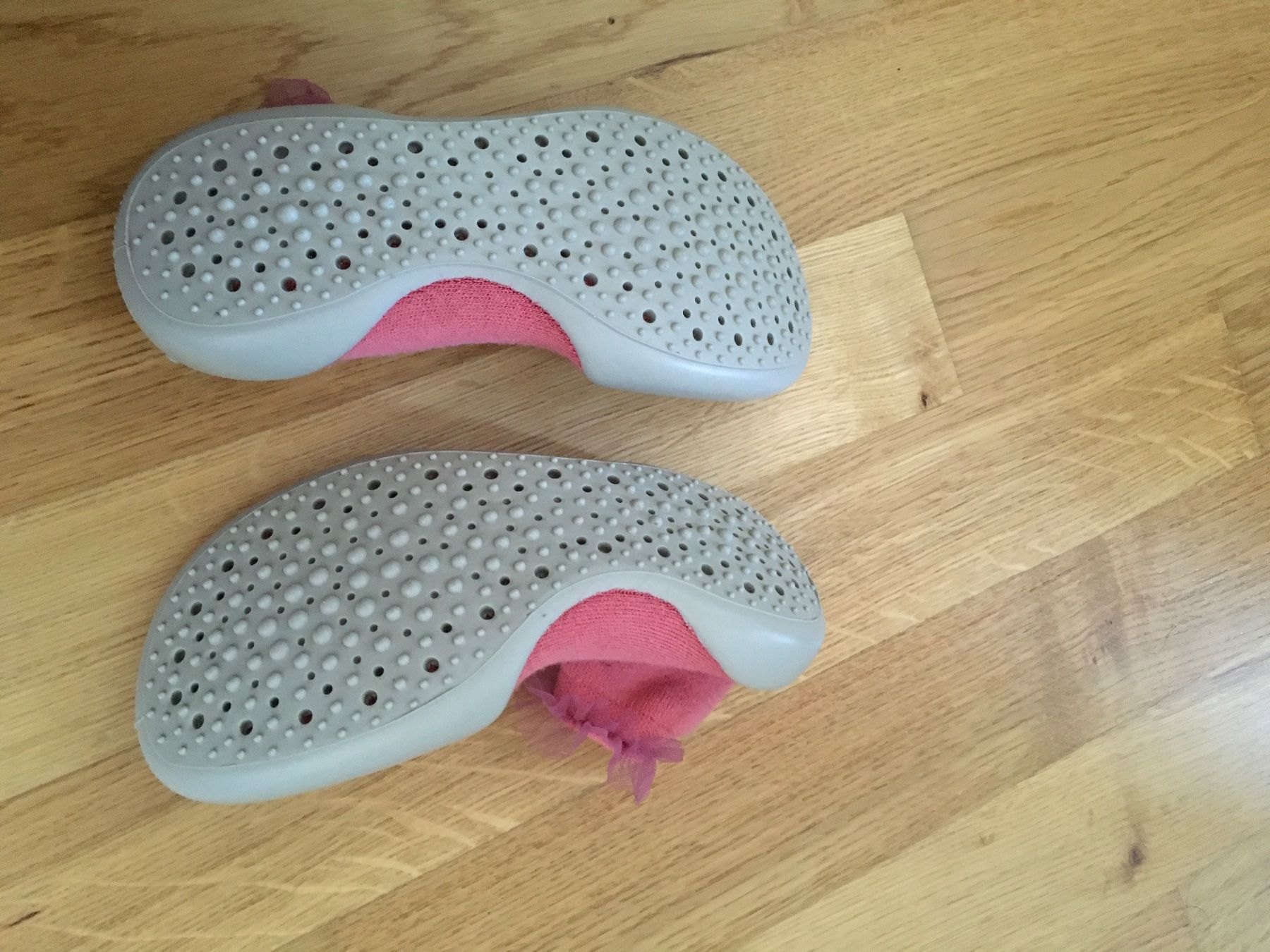 Schuhe für Mädchen: Slippers / Haussocken Collegien 34/35 – Neu (gemäss Beschreibung) aus Baar von NataMira 1