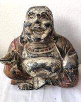 Sitzender Buddha aus Holz