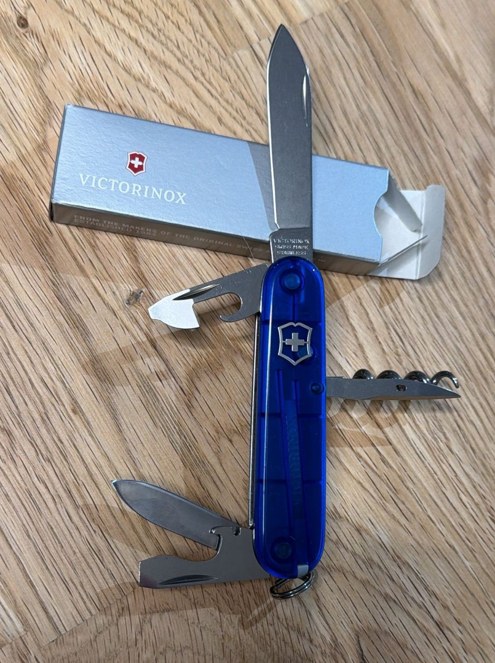 Victorinox Couteaux de poche: VICTORINOX SACKMESSER TRANSPARENT BLAU – Neuf avec emballage d'origine à Zürich par Frei-Occasionen 1