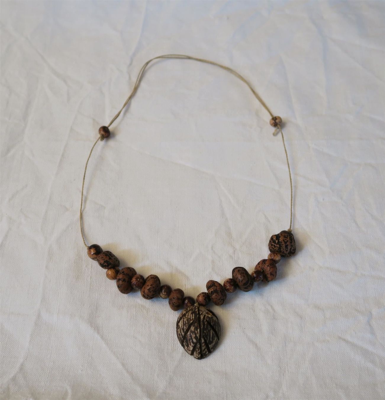 Catenine: Kette mit Samen/Nussperlen – Usato da Brittnau venduto da marlenestone 4