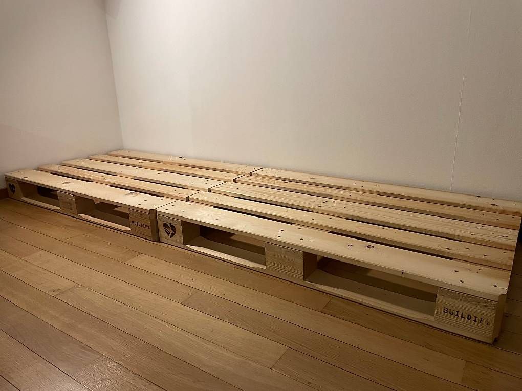 Divani: Palettensofa mit 2 Schubladen – Usato da Liebefeld venduto da arr_p8ys 1