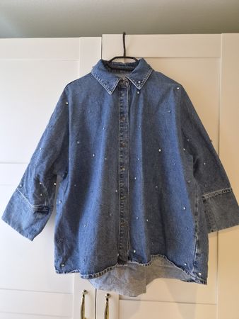 Tolle Jeansbluse mit Strass