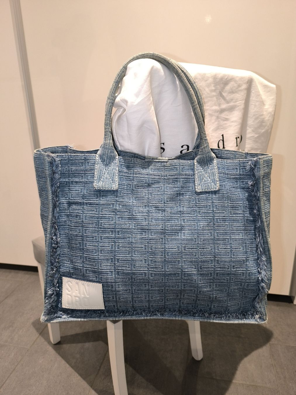 Sandro Sacs femmes: Sac cabas Sandro Paris – D'occasion à Dompierre FR par F.Blanco