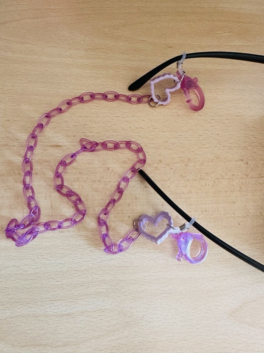 Sonstige Kleidung & Accessoires: Brillenkette mit Herz – Neu und originalverpackt aus Zürich von Fabrizio1978