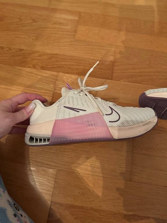 Scarpe da donna: Nike Metcon 9 Grösse 36.5 – Usato da Pfäffikon SZ venduto da Melanie335