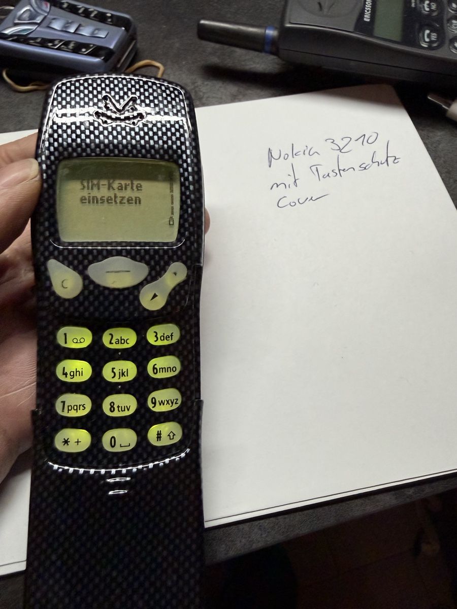 Nokia Telefoni cellulari / Smartphones: Nokia 3210 mit GSM Tastenschutzcover – Usato da Wettingen venduto da NickInc