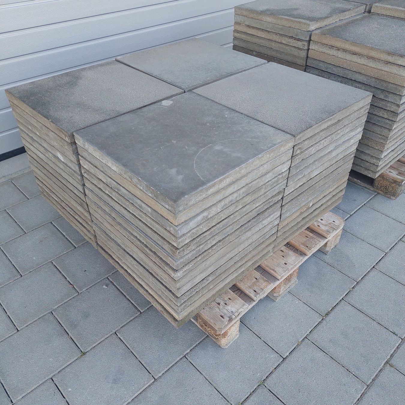 Bodenbeläge: Betonplatten / Gartenplatten / Platten – Gebraucht aus Gossau SG von Gardener 6