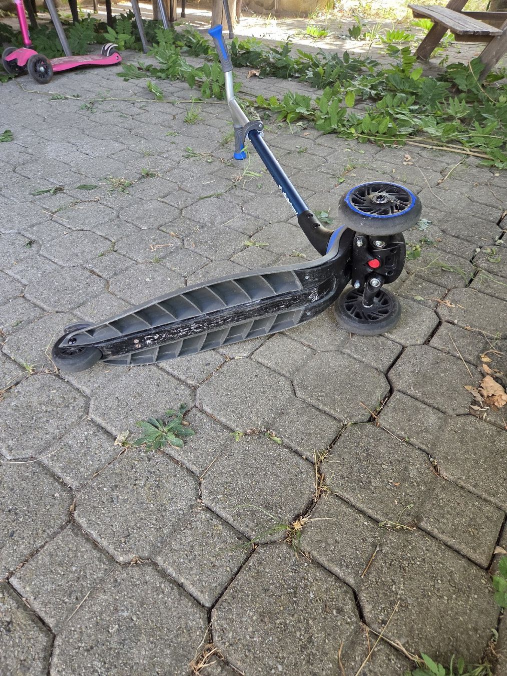 Globber Kickboard: Kinderroller Globber blau dreirädriges Trotti gebraucht LED – Usato da Glattfelden venduto da MorriganLeFaye 3