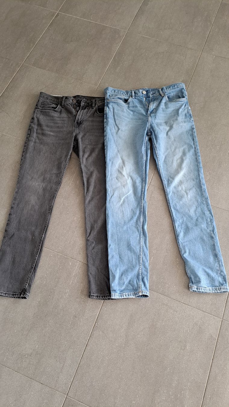 H&M Jeans: 2 Paar Jeans Slim Fit Gr. 30/32 – Nuovo (secondo la descrizione) da Winterthur venduto da Dream_of