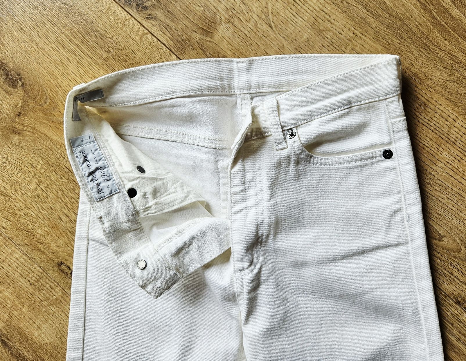 Peak Performance Jeans: Peak Performance Weisse Jeans, Grösse 26/32, neu – Neu (gemäss Beschreibung) aus Rhäzüns von inf_rcj7 1