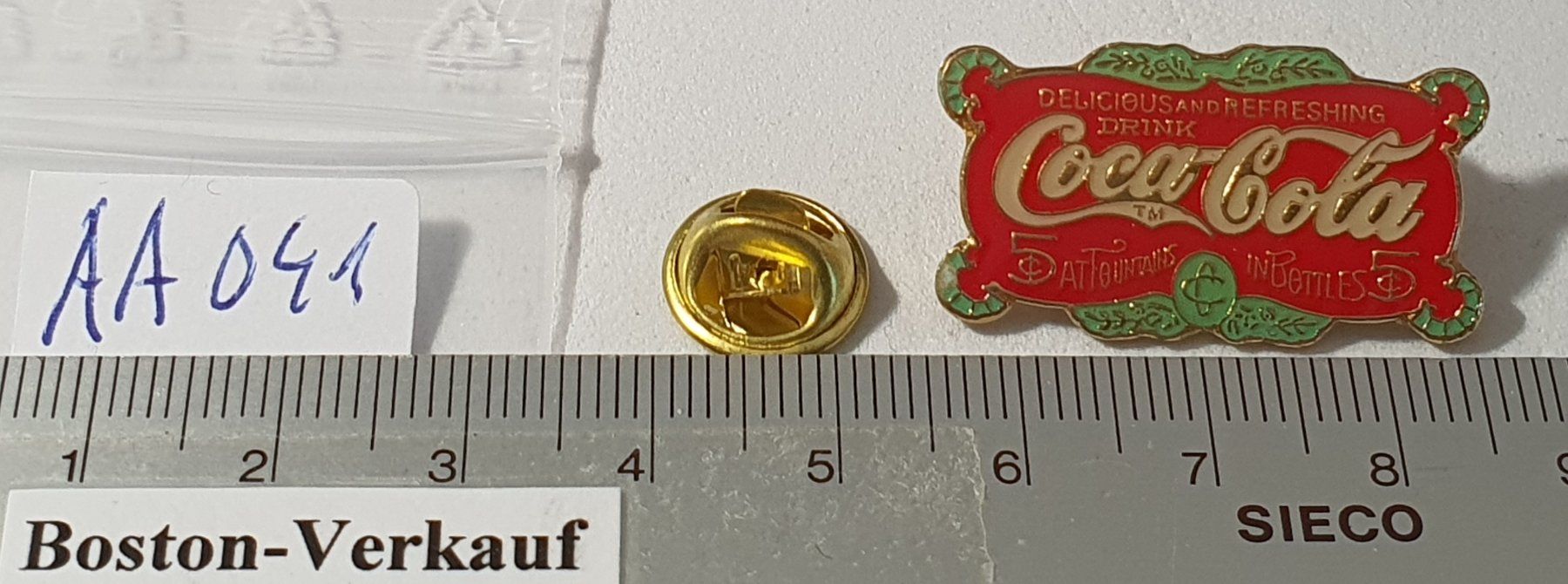 Placchette & Badge: AA041 - Pin Coca Cola Coke Drink – Usato da Reinach BL venduto da Boston-Verkauf 2