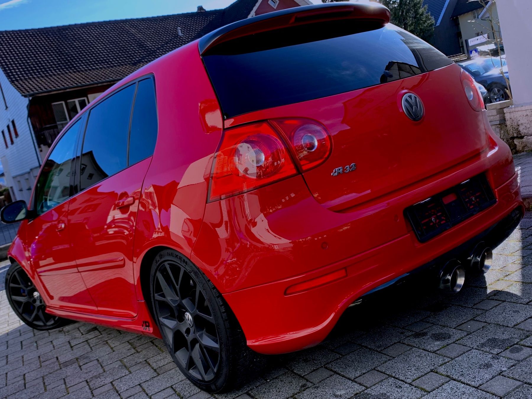 VW Automobili: VW Golf 5 R32 DSG – Usato da Rebstein venduto da Cache 4