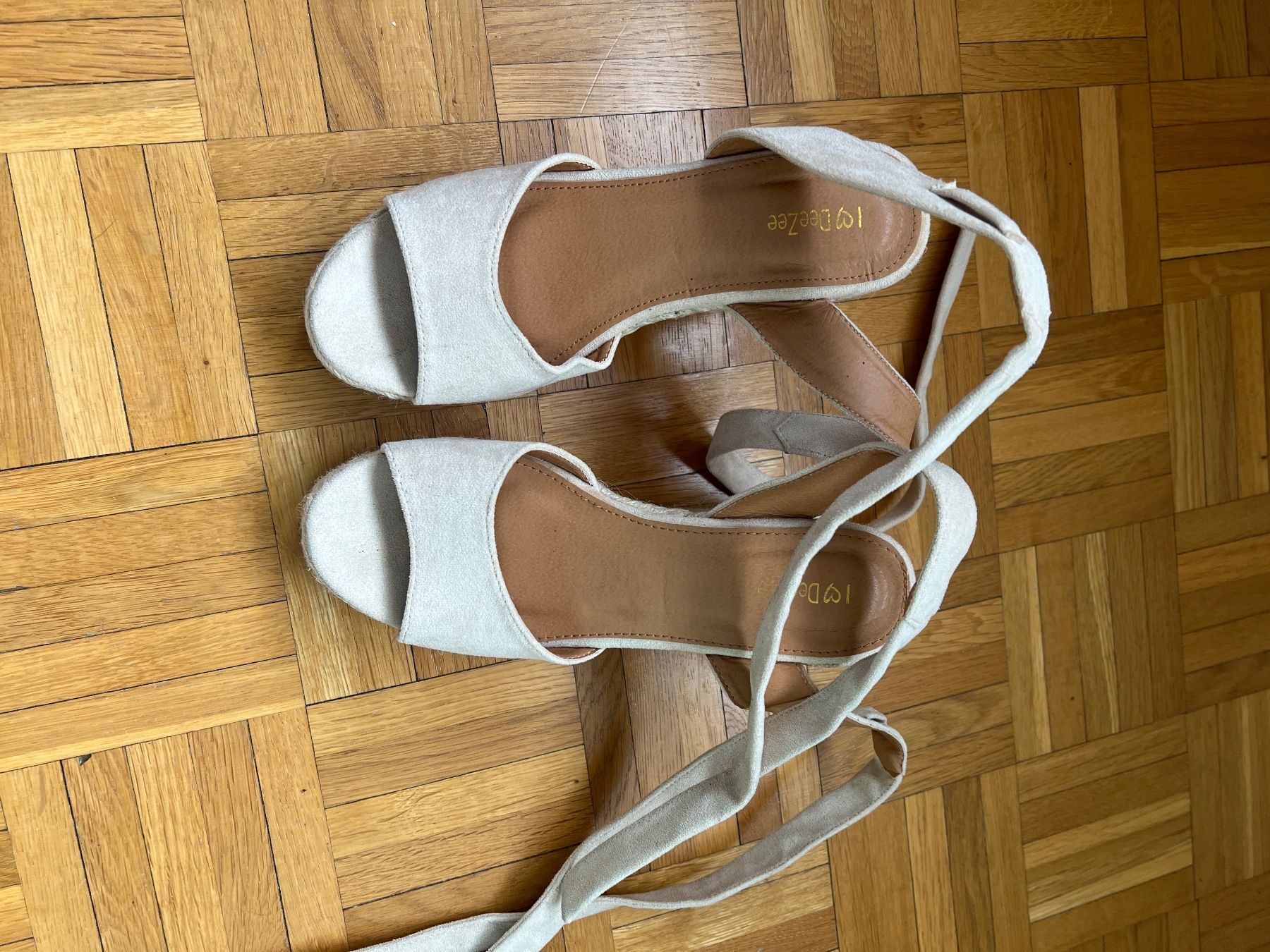 Scarpe da donna: sandales talons compensés "DeeZee", T38 – Usato da Onex venduto da mirza02