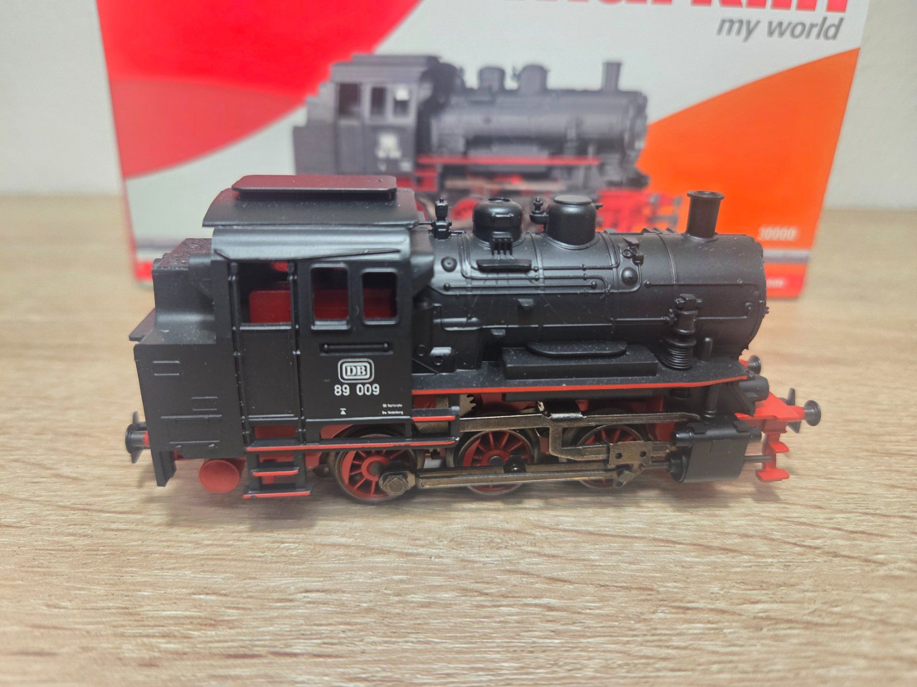 Märklin Modellini di ferrovie: Märklin 30000 Dampflok BR 89 DB Digital H0 – Nuovo e nell'imballaggio originale da St-Aubin-Sauges venduto da Lo_Go 1