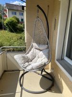 Hängesessel mit Kissen