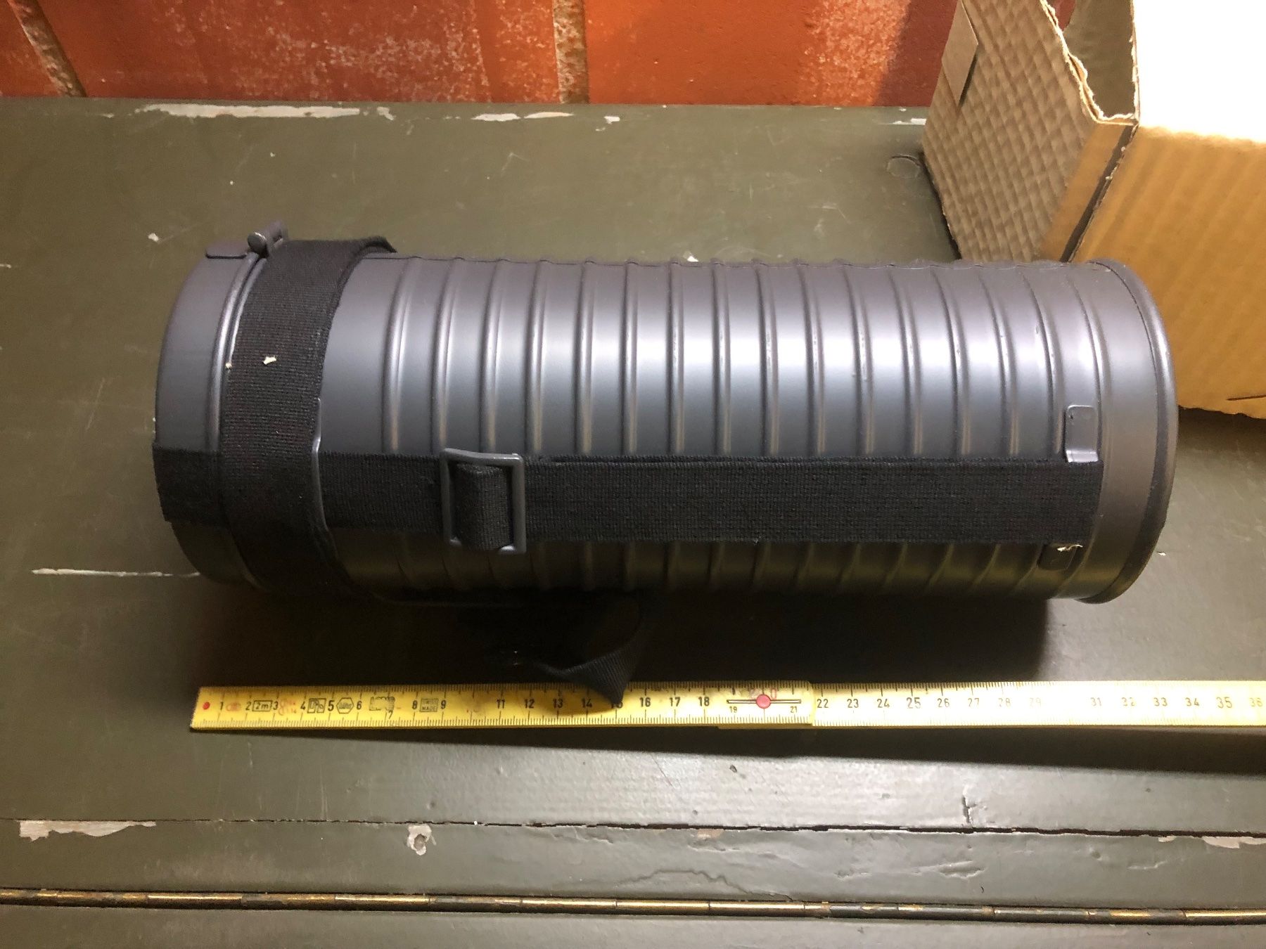 Contenitori & Simili: Schweizer Armee Gasmaskenbehälter  Dose Behälter Tasche Box – Nuovo (secondo la descrizione) da Madiswil venduto da TEMISO 1