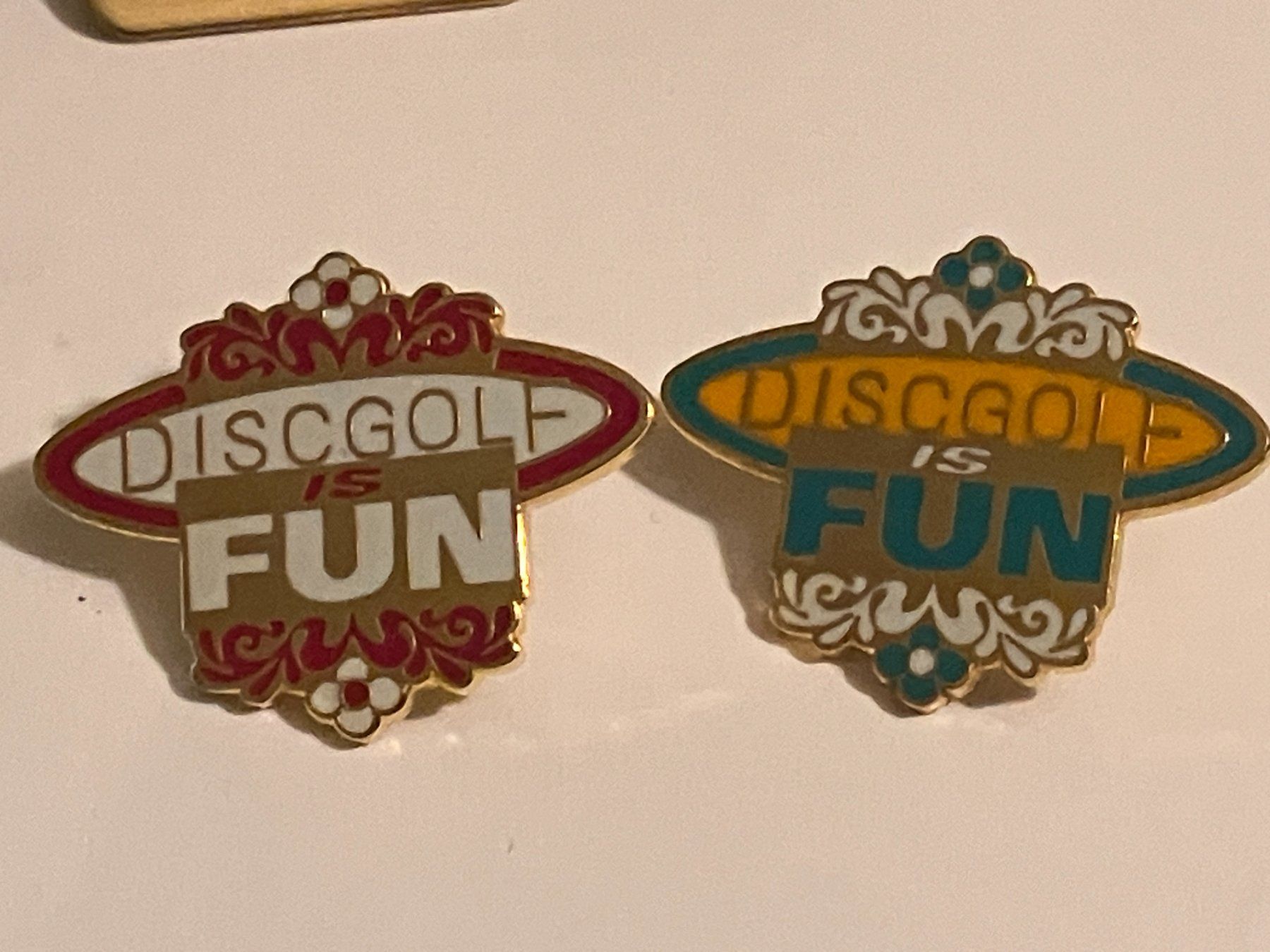 Plaquettes & Badges: 2 Pin Discgolf is fun – D'occasion à Basel par djwwpp