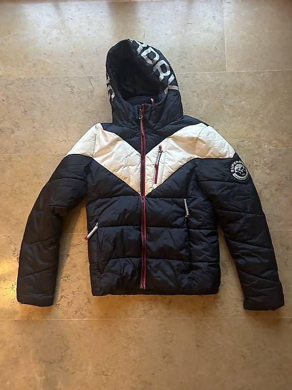 Jacken: Superdry Winterjacke – Gebraucht aus Bottmingen von Hiltonhead