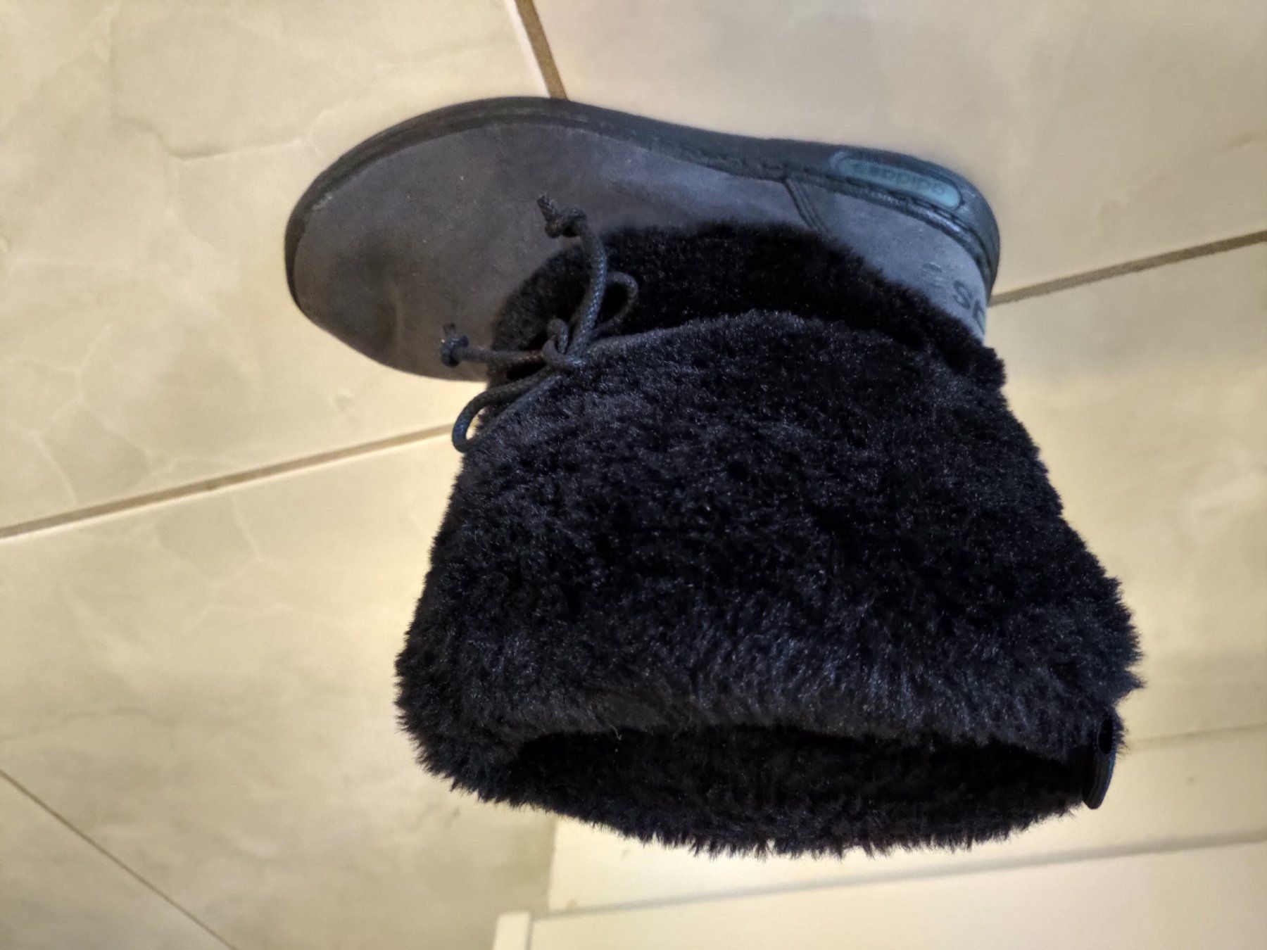 Adidas Damenschuhe: Adidas Winterstiefel schwarz – Gebraucht aus Hergiswil NW von laserplay 1
