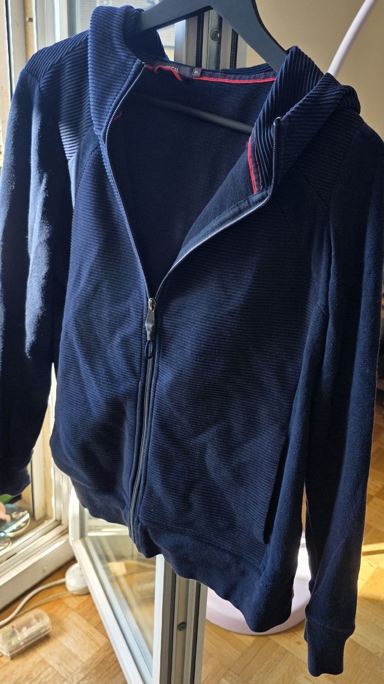 Jacken: Veste /gilet/ pull bleu marine taille XL Cecil – Gebraucht aus Yverdon-les-Bains von van_dq65 5