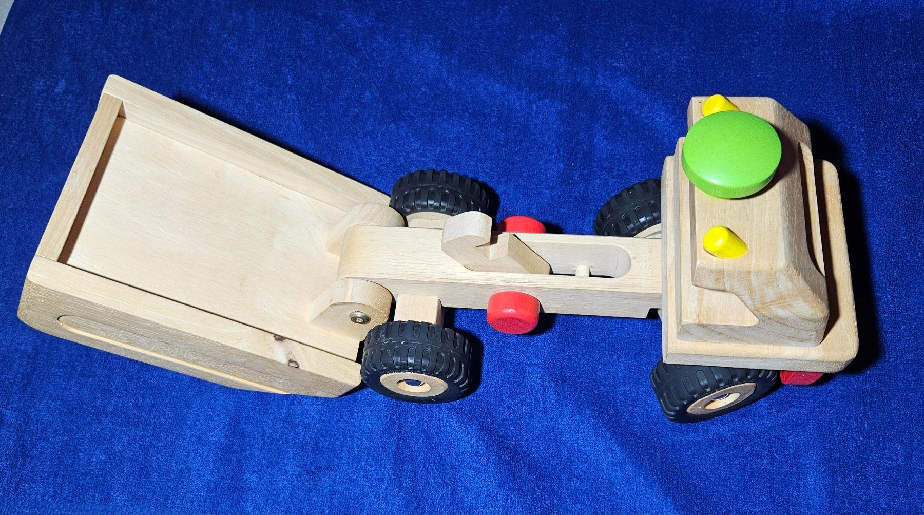 Autoribaltabili: Spielzeug Holz LKW-Kipper – Usato da Oeschgen venduto da Runningfree666 3