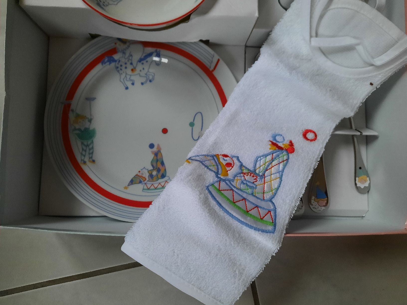 Teller: COFFRET "GUY DEGRENNE" pour BÉBÉ – Gebraucht aus Le Locle von marylise01 1